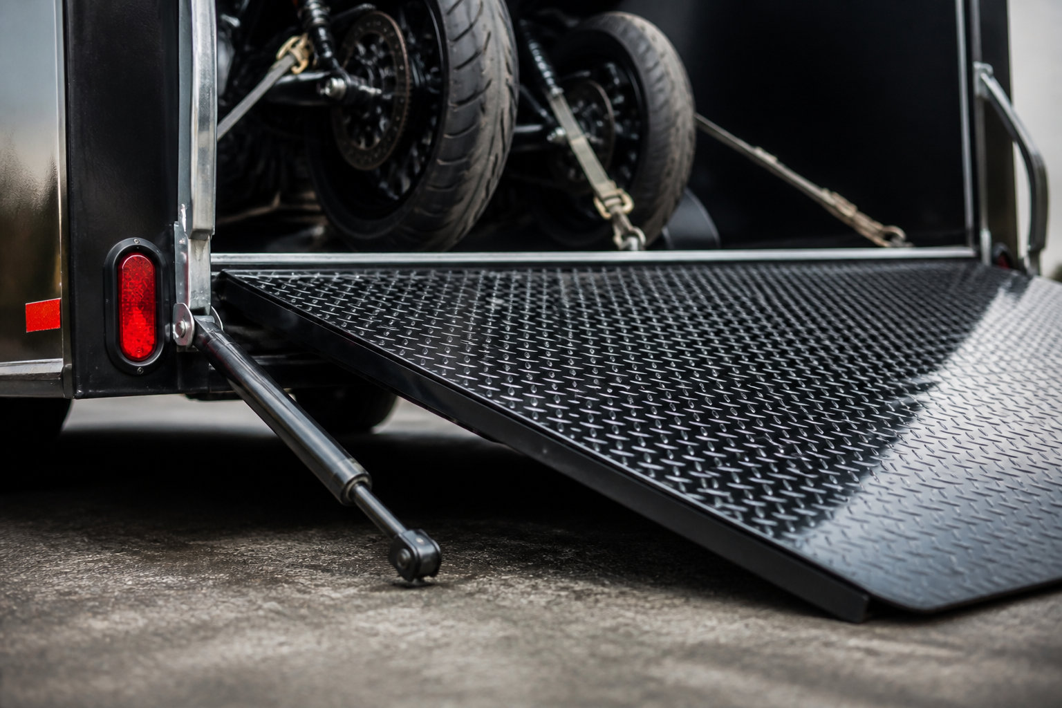 Comment charger un scooter lourd sans effort physique ?